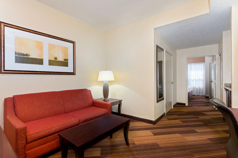 Holiday Inn Express & Suites Lakeland North I-4 By Ihg Exterior photo