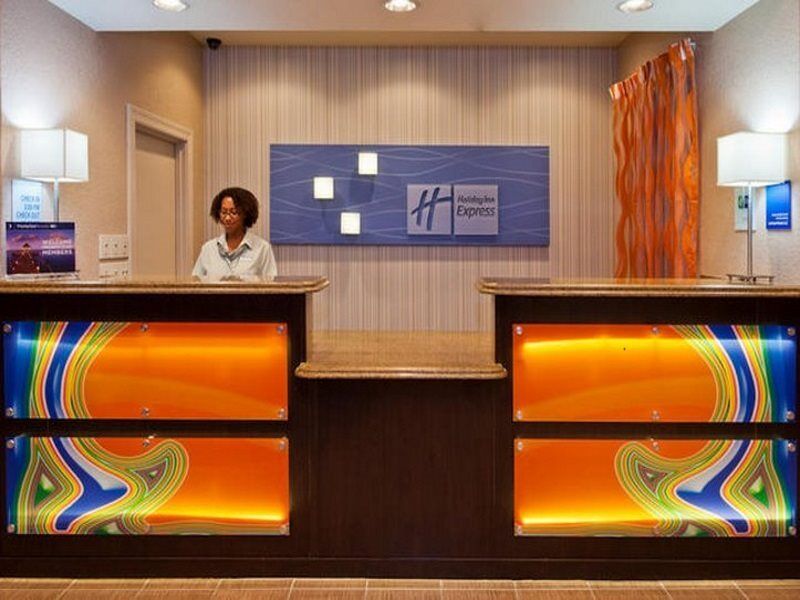 Holiday Inn Express & Suites Lakeland North I-4 By Ihg Exterior photo